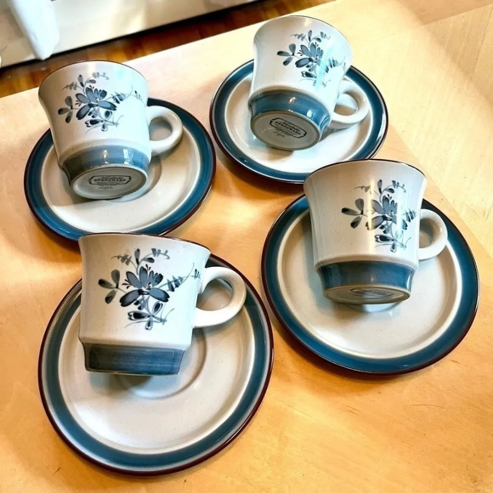 Noritake Pleasure Stoneware Tea Cups and Saucers Set of 4 Like New